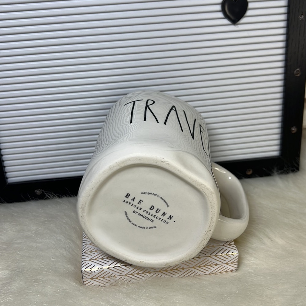 RAE DUNN TRAVEL MUG. - Picture 4 of 4